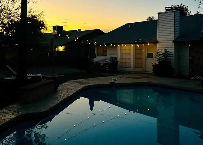 Modern Private Paradise W Pool Holiday home *